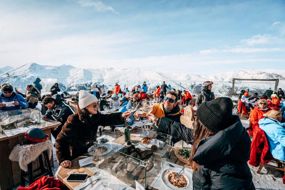 Rifugi gourmet in quota attacco alla montagna o ancora di salvezza?